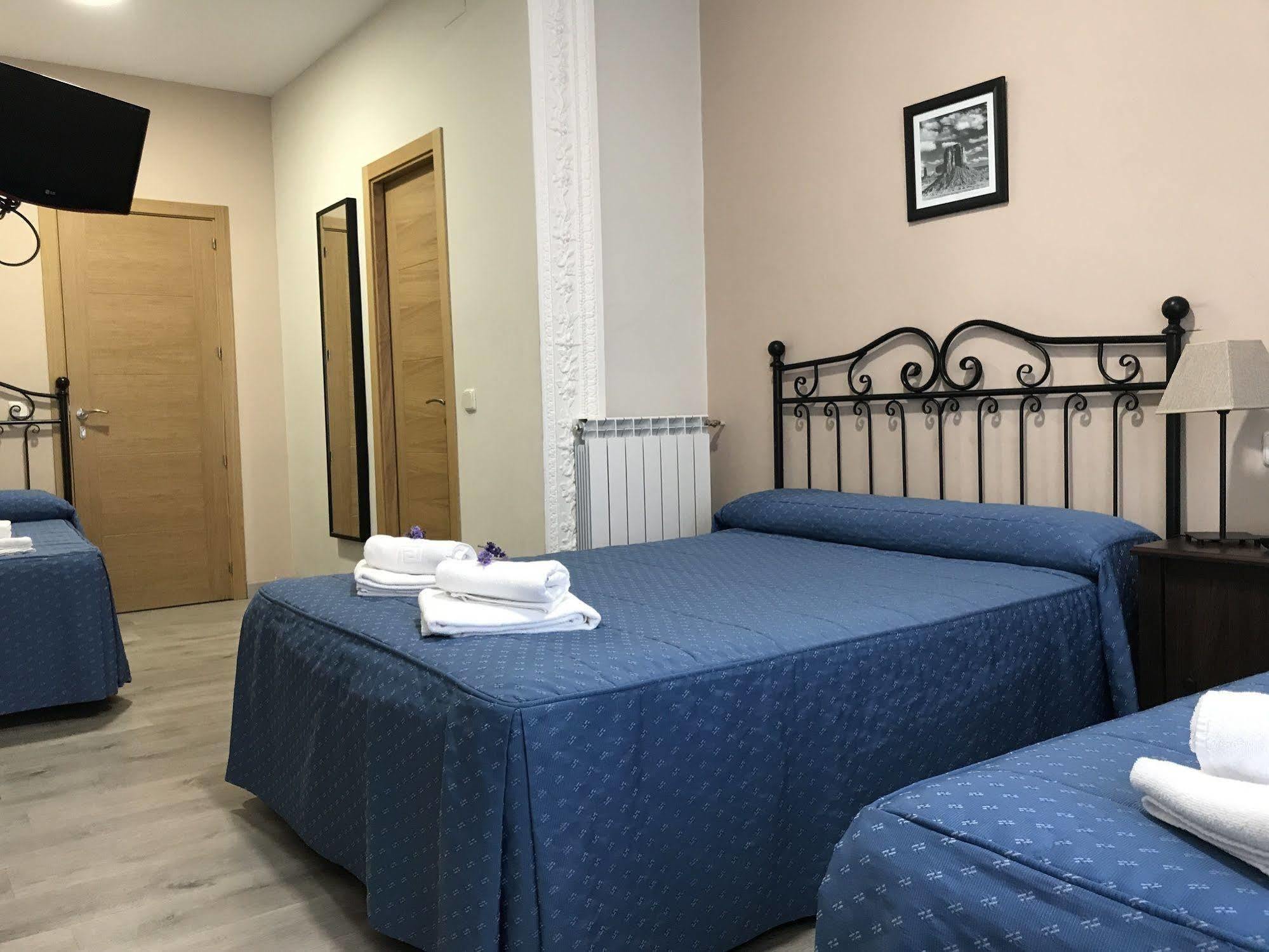 Hostal El Pilar Madrid Dış mekan fotoğraf